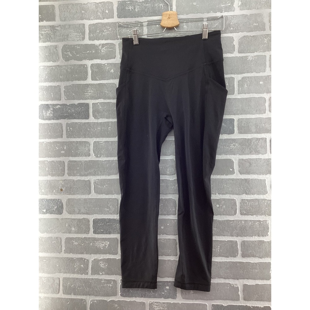Lululemon Black High Rise Crop Leggings with Pockets Size 6‎